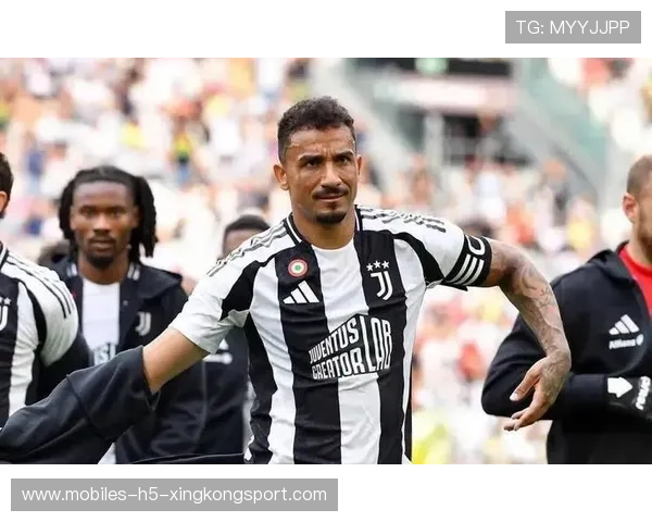 尤文达尼洛调度后场如指挥官